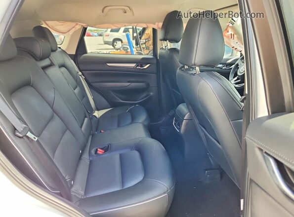 JM3KFBBL5S0576798 2025 MAZDA CX-5 White Widok wnętrza z tyłu