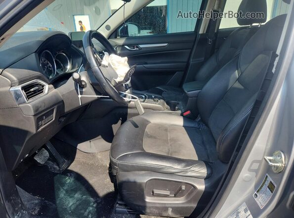 JM3KFBCL6H0163649 2017 MAZDA CX-5 Серебряный Вид салона спереди