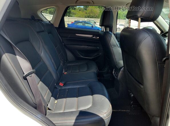 JM3KFBCM3M0355467 2021 MAZDA CX-5 White Вид задньої частини салону