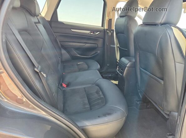 JM3KFBCM7M0389072 2021 MAZDA CX-5 Charcoal Widok wnętrza z tyłu
