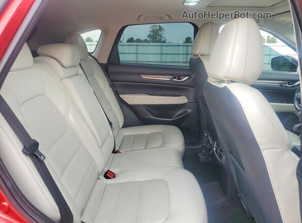 JM3KFBDL5H0126834 2017 MAZDA CX-5 Red Widok wnętrza z tyłu