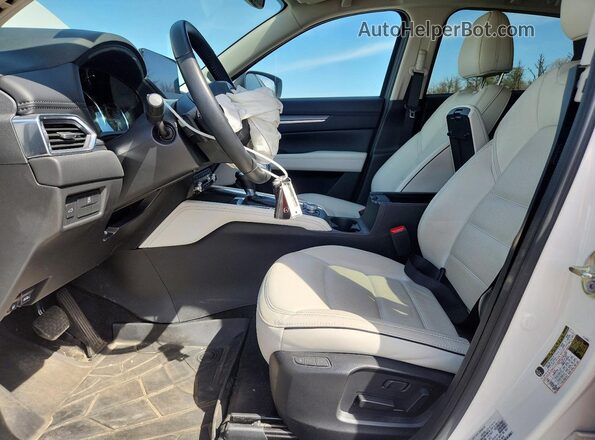 JM3KFBDL7R0503858 2024 MAZDA CX-5 White Vista interior delantera