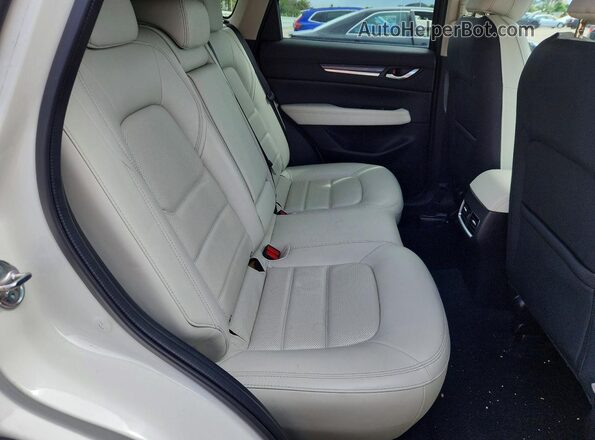 JM3KFBDM8K1693226 2019 MAZDA CX-5 White Vista interior trasera