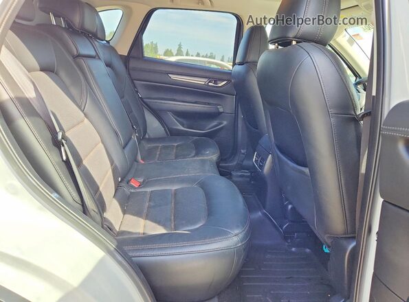 JM3KFBDY3K0645660 2019 MAZDA CX-5 White Widok wnętrza z tyłu