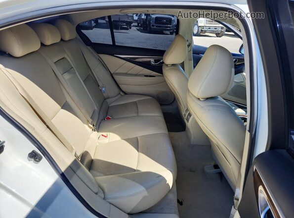 JN1AV7AP0HM890047 2017 INFINITI Q50 White უკანა სავარძლების ხედი