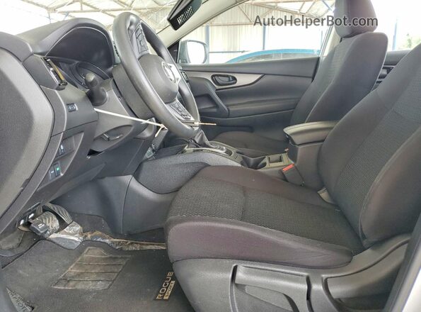 JN1BJ1AV4MW318246 2021 NISSAN ROGUE Серебряный Вид салона спереди