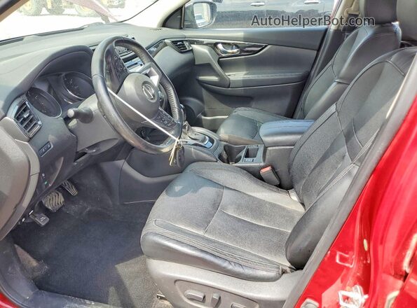JN1BJ1CP0HW020250 2017 NISSAN ROGUE Red Front interior view