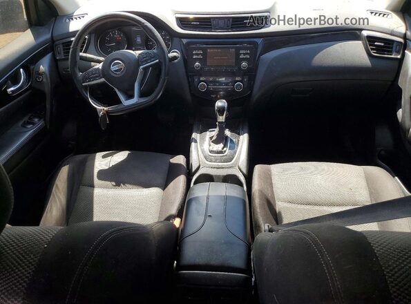 JN1BJ1CP2HW036854 2017 NISSAN ROGUE Charcoal Vista del salpicadero