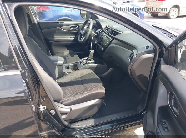 JN1BJ1CP2JW196898 2018 NISSAN ROGUE Черный Вид салона спереди
