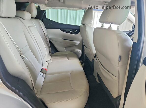 JN1BJ1CP3JW183660 2018 NISSAN ROGUE Silver Vista de los asientos traseros