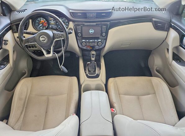JN1BJ1CP3JW183660 2018 NISSAN ROGUE Silver Vista del salpicadero