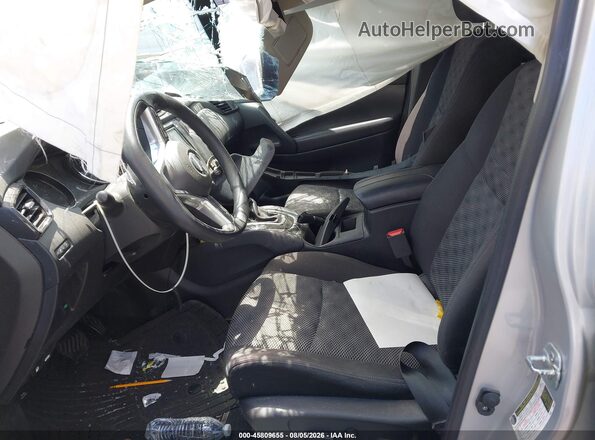 JN1BJ1CP4HW030800 2017 NISSAN ROGUE Silver Вид салону спереду