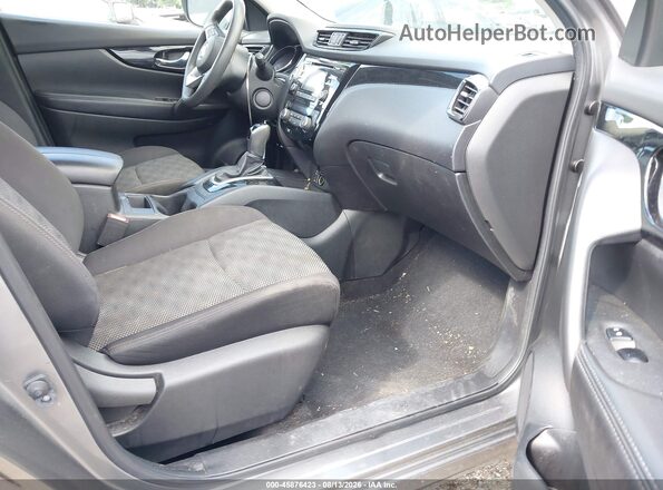 JN1BJ1CP4HW031607 2017 NISSAN ROGUE Gray Вид салону спереду
