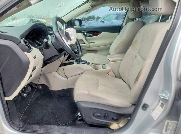 JN1BJ1CP4JW101564 2018 NISSAN ROGUE Silver Вид салону спереду