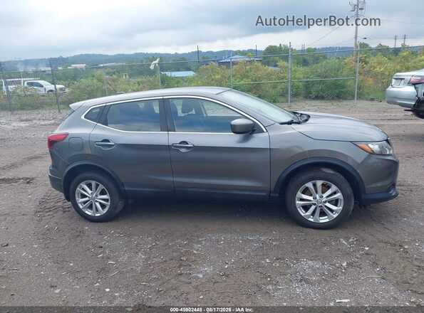 JN1BJ1CP5HW027467 2017 NISSAN ROGUE Gray Vista interior trasera