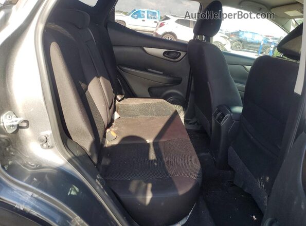 JN1BJ1CP9JW109675 2018 NISSAN ROGUE Gray Rear interior view
