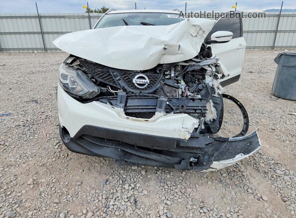 JN1BJ1CPXHW001771 2017 NISSAN ROGUE White Widok wnętrza z tyłu