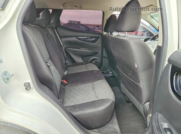 JN1BJ1CPXHW001771 2017 NISSAN ROGUE White Widok tylnych siedzeń