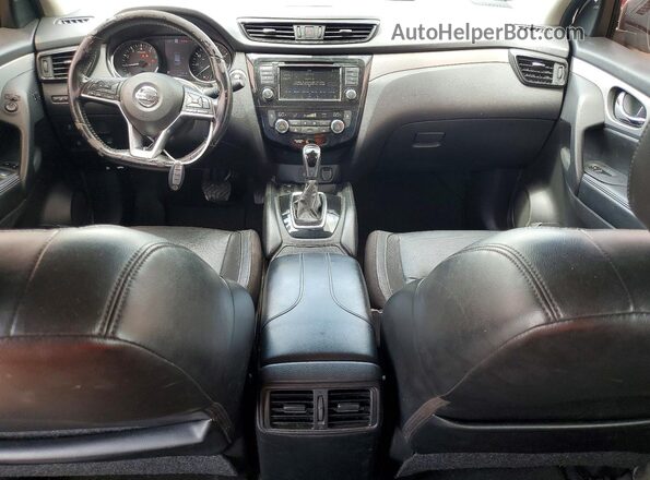 JN1BJ1CPXHW013502 2017 NISSAN ROGUE Silver Widok deski rozdzielczej
