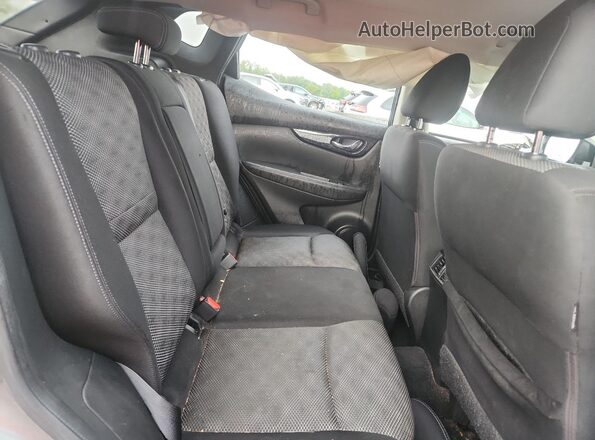 JN1BJ1CPXHW024869 2017 NISSAN ROGUE Silver Вид задньої частини салону