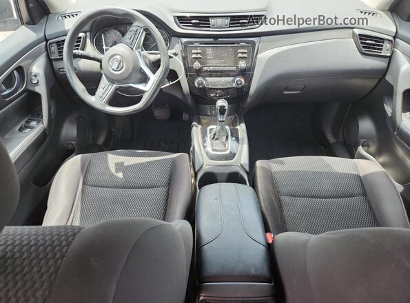 JN1BJ1CPXJW161445 2018 NISSAN ROGUE Silver Widok deski rozdzielczej