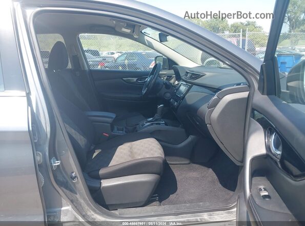 JN1BJ1CR6HW139552 2017 NISSAN ROGUE Gray Вид салону спереду