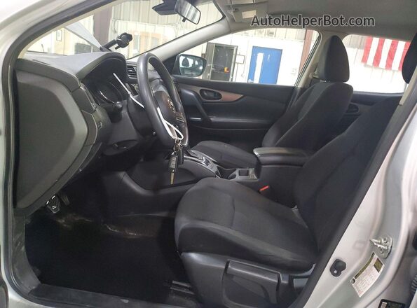 JN1BJ1CW2LW648570 2020 NISSAN ROGUE Серебряный Вид салона спереди
