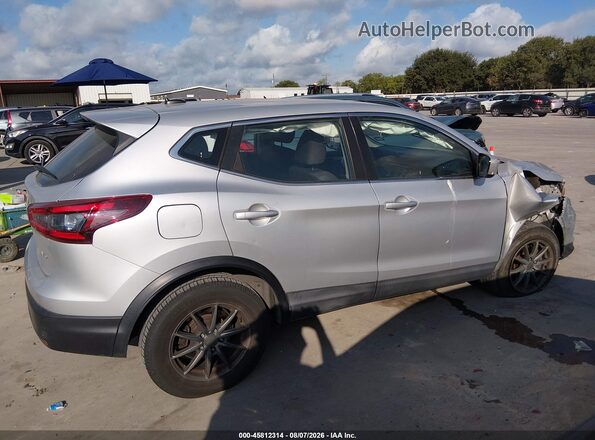 JN1BJ1CW6LW375066 2020 NISSAN ROGUE Silver Rear interior view