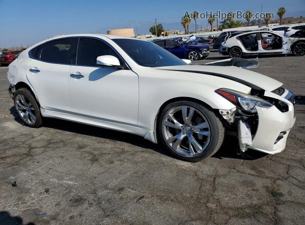 JN1BY1AP2JM180842 2018 INFINITI Q70 White Przód prawy