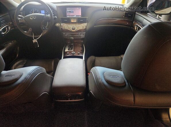 JN1BY1PR0HM210133 2017 INFINITI Q70L White Widok deski rozdzielczej