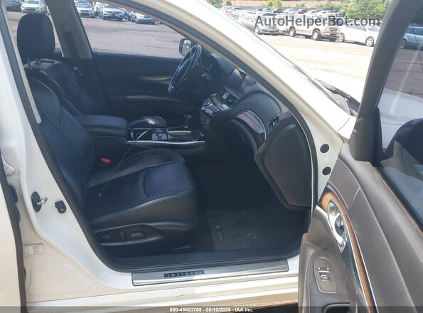JN1BY1PR6HM210413 2017 INFINITI Q70L White Front interior view