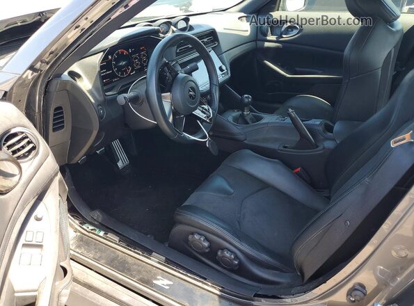 JN1BZ4BH2RM363238 2024 NISSAN Z Gray Dashboard view