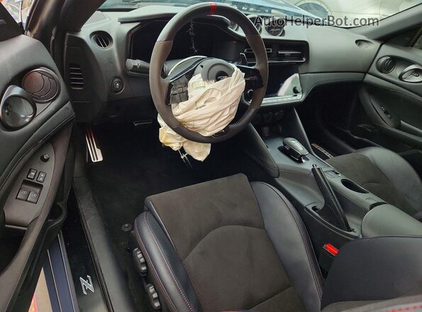 JN1BZ4CH8RM367499 2024 NISSAN Z Gray Առջևի վահանակի տեսք