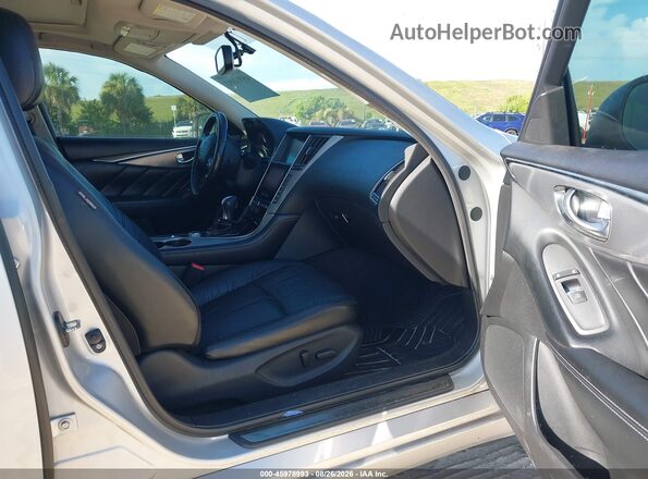 JN1CV7APXGM201770 2016 INFINITI Q50 Silver Front interior view