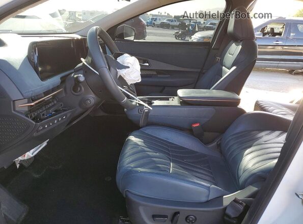 JN1DF0CDXPM704937 2023 NISSAN ARIYA White Вид салону спереду