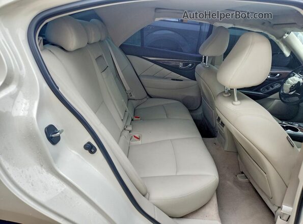 JN1EV7AP2JM350139 2018 INFINITI Q50 White Vista de los asientos traseros