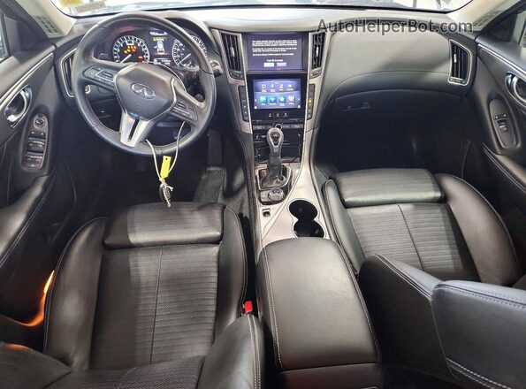 JN1EV7AP3JM359755 2018 INFINITI Q50 Gray Vista del salpicadero