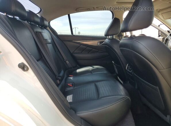 JN1EV7AP5JM364584 2018 INFINITI Q50 White Vista de los asientos traseros