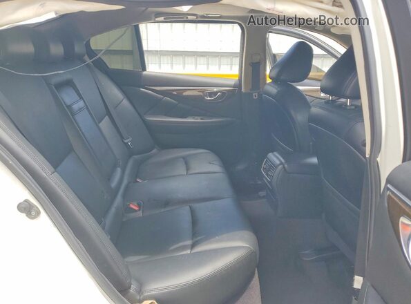 JN1EV7AP6JM363203 2018 INFINITI Q50 White Vista de los asientos traseros