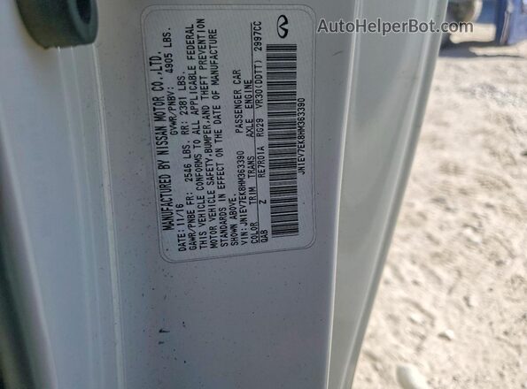 JN1EV7EK8HM363390 2017 INFINITI Q60 White Vista del compartimento del motor