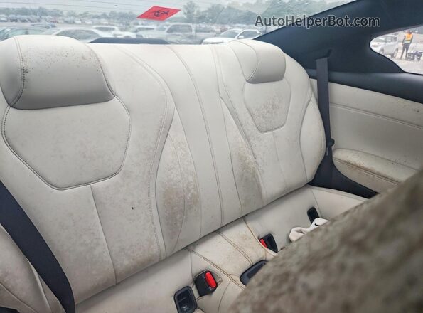 JN1EV7EL9JM392539 2018 INFINITI Q60 White Հետևի նստատեղերի տեսք