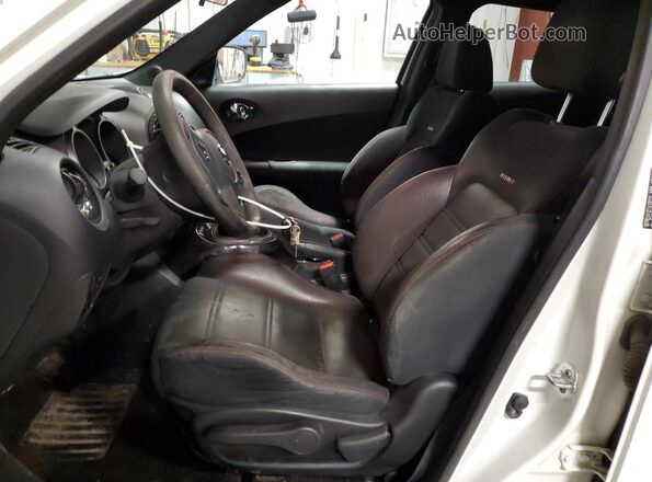 JN8AF5MR2GT606129 2016 NISSAN JUKE White Front interior view