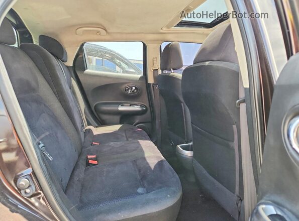 JN8AF5MR4HT700644 2017 NISSAN JUKE Maroon Rear seats view