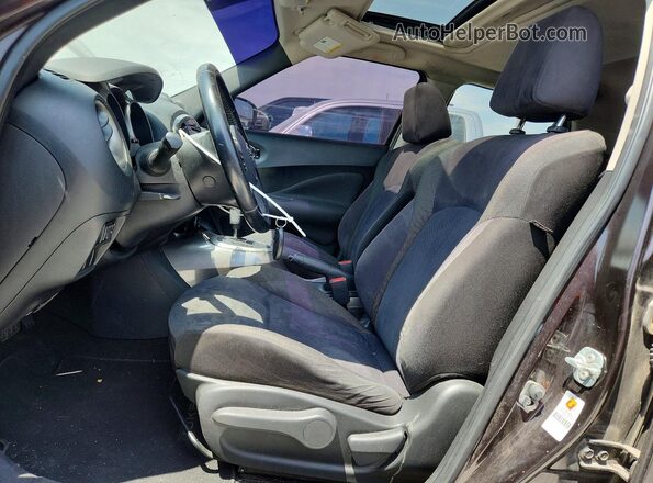 JN8AF5MR4HT700644 2017 NISSAN JUKE Maroon Front interior view