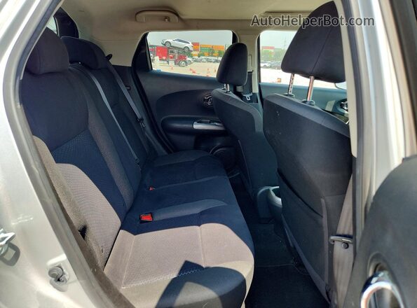 JN8AF5MRXHT702320 2017 NISSAN JUKE Silver Вид задніх сидінь