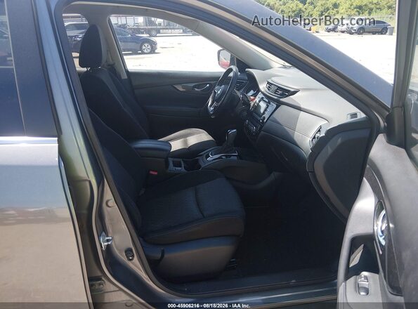 JN8AT2MT0HW146004 2017 NISSAN ROGUE Gray Widok wnętrza z przodu