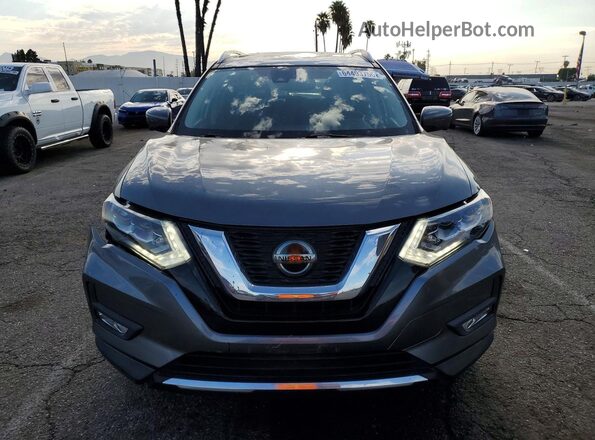 JN8AT2MT0JW460337 2018 NISSAN ROGUE Gray Widok z przodu