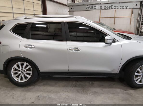 JN8AT2MT0LW002607 2020 NISSAN ROGUE Silver Սալոնի հետևի տեսք