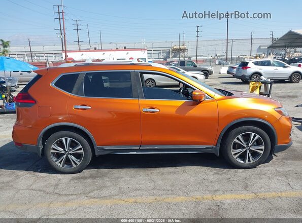 JN8AT2MT1HW149722 2017 NISSAN ROGUE Orange Вид задньої частини салону