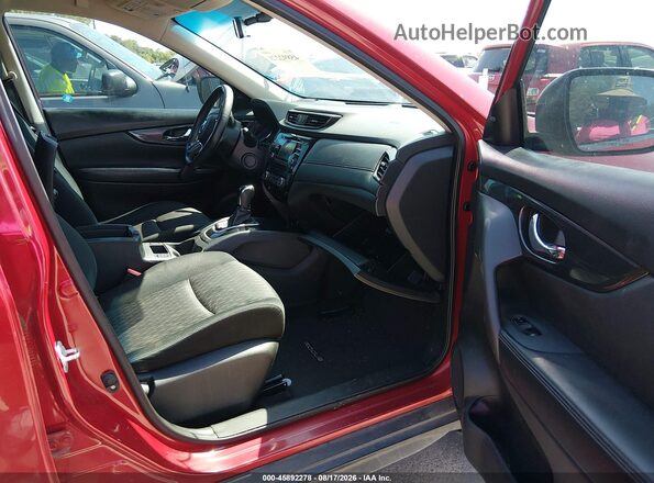 JN8AT2MT1HW392429 2017 NISSAN ROGUE Красный Вид салона спереди